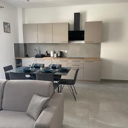 St Helen Apartment *